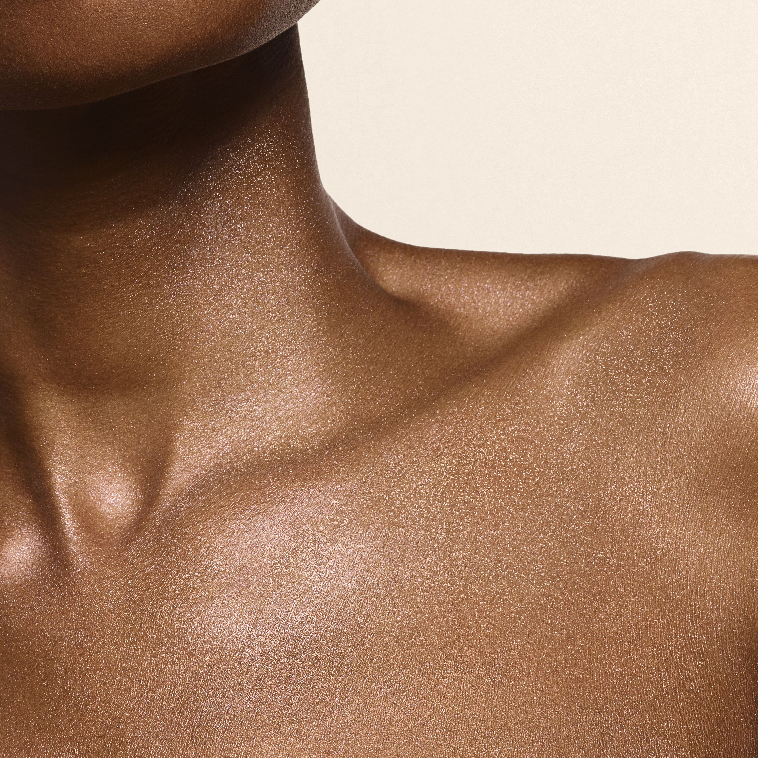 Born in Roma Perfumed Body Shimmer