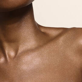 Born in Roma Perfumed Body Shimmer