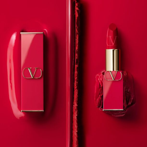 Two-way split of two Rosso Red Valentino Lipsticks in red lipstick formula 