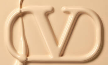 Very Valentino Foundation in form of Valentino logo